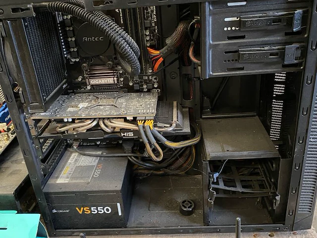 Verzameling computeronderdelen - afbeelding 6 van  15
