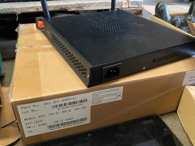 Verzameling computeronderdelen - afbeelding 9 van  15