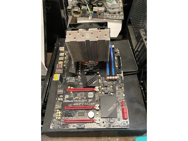 Verzameling computeronderdelen - afbeelding 13 van  15