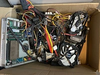 Verzameling computeronderdelen - afbeelding 5 van  9