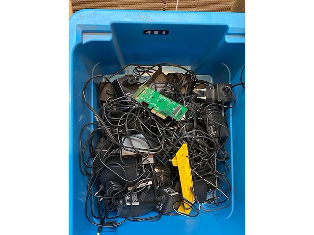Verzameling computeronderdelen - afbeelding 6 van  9