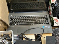 Verzameling computeronderdelen - afbeelding 2 van  11