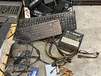 Verzameling computeronderdelen - afbeelding 4 van  11
