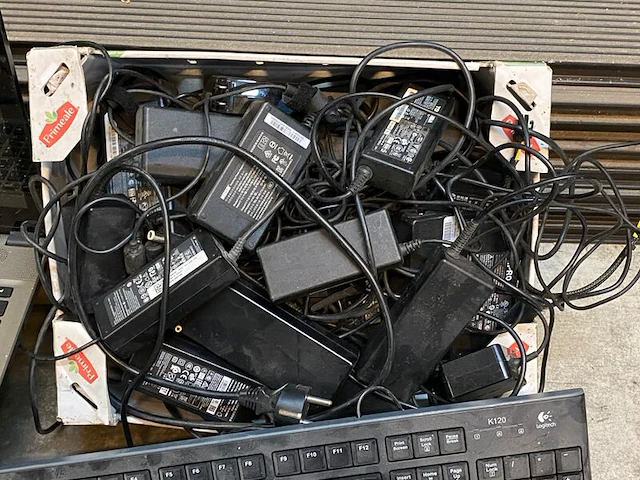 Verzameling computeronderdelen - afbeelding 5 van  11
