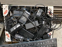 Verzameling computeronderdelen - afbeelding 5 van  11