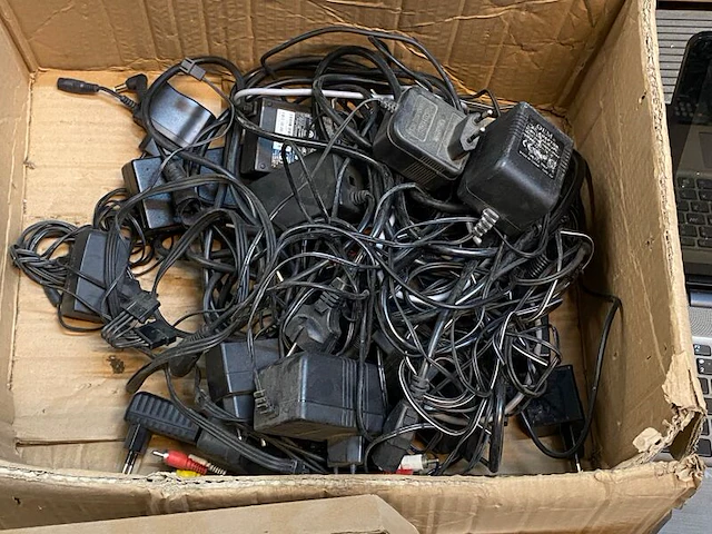 Verzameling computeronderdelen - afbeelding 9 van  11