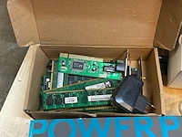 Verzameling computeronderdelen - afbeelding 11 van  11