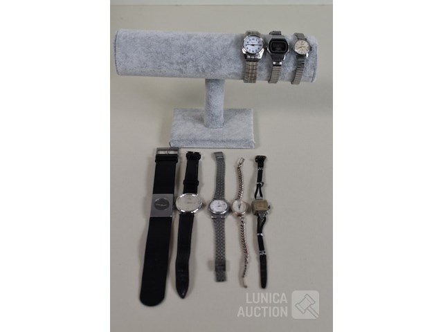 Verzameling dameshorloges - afbeelding 1 van  4