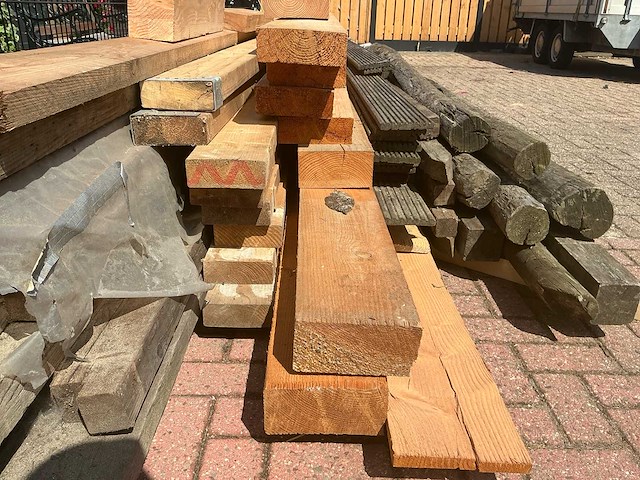 Verzameling douglas/ hardhout \ vuren palen bouwhout - afbeelding 3 van  15