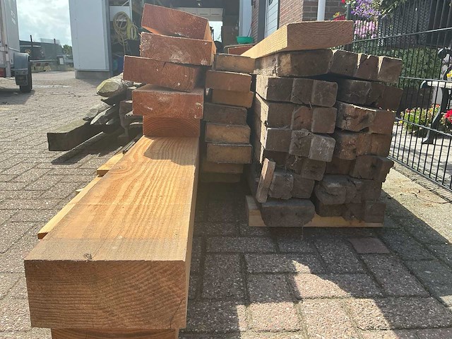 Verzameling douglas/ hardhout \ vuren palen bouwhout - afbeelding 13 van  15