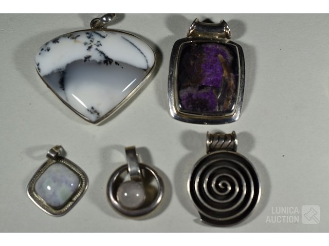 Verzameling hangers - afbeelding 3 van  9