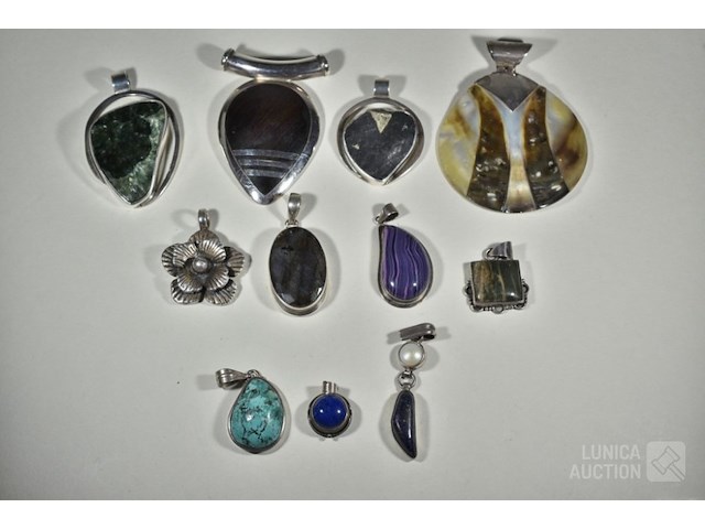 Verzameling hangers - afbeelding 1 van  8