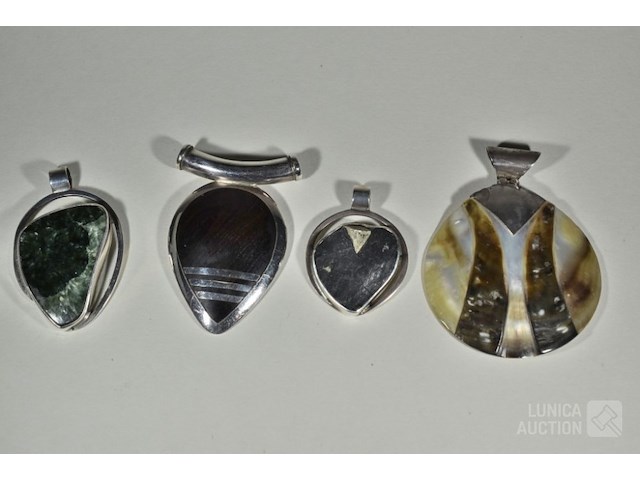 Verzameling hangers - afbeelding 3 van  8