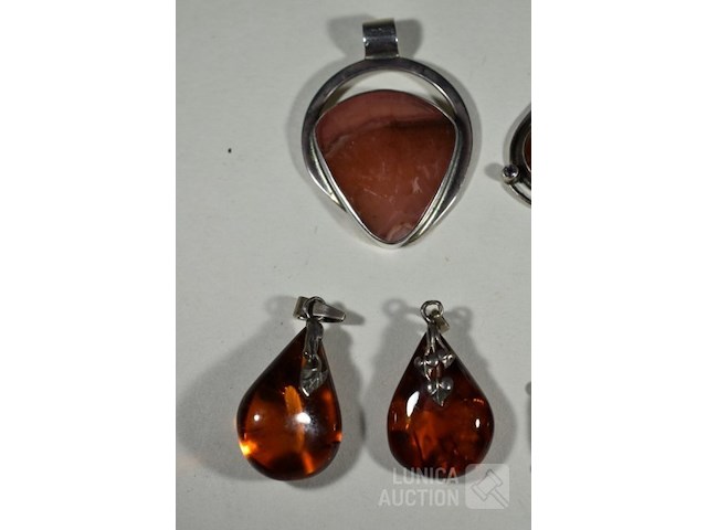 Verzameling hangers - afbeelding 2 van  8