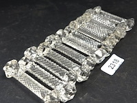 Verzameling kristallen messenleggers in johnson brothers schaal - afbeelding 2 van  5