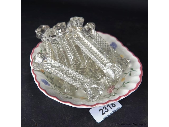 Verzameling kristallen messenleggers in johnson brothers schaal - afbeelding 5 van  5