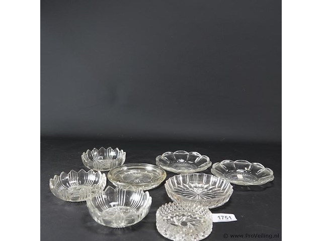 Verzameling kristallen schalen - afbeelding 2 van  5