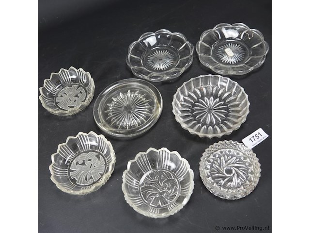 Verzameling kristallen schalen - afbeelding 3 van  5