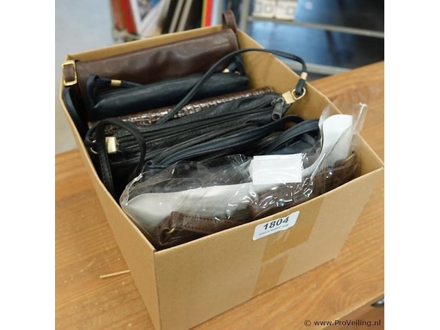 Verzameling lederen damestassen - afbeelding 5 van  5