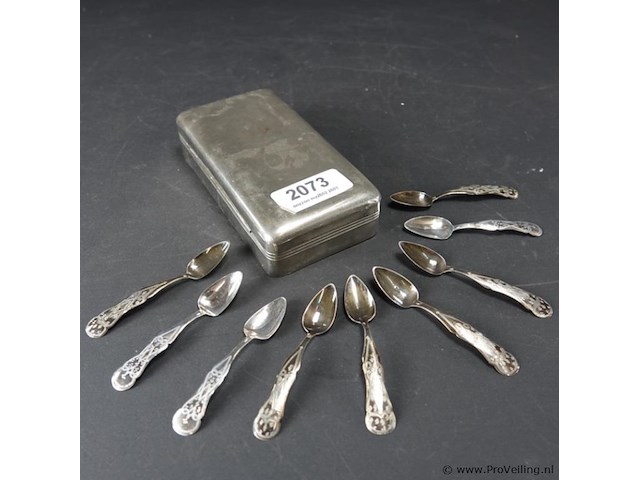 Verzameling lepeltje in verzilverde lepeldoos - afbeelding 1 van  5