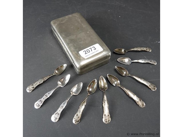 Verzameling lepeltje in verzilverde lepeldoos - afbeelding 2 van  5