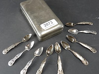 Verzameling lepeltje in verzilverde lepeldoos - afbeelding 2 van  5