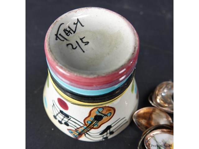 Verzameling lepeltjes in aardewerk bekertje - afbeelding 5 van  5