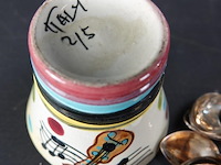 Verzameling lepeltjes in aardewerk bekertje - afbeelding 5 van  5