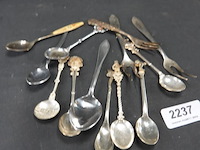 Verzameling lepeltjes - afbeelding 1 van  5