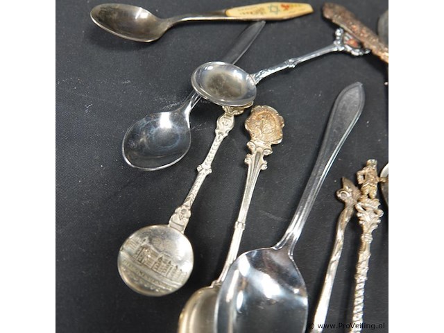 Verzameling lepeltjes - afbeelding 3 van  5