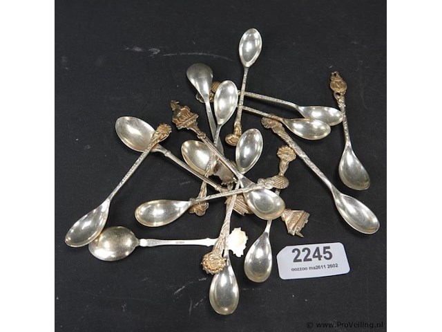 Verzameling lepeltjes - afbeelding 2 van  5
