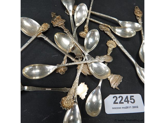 Verzameling lepeltjes - afbeelding 3 van  5