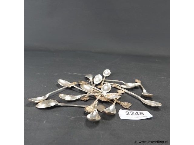 Verzameling lepeltjes - afbeelding 4 van  5