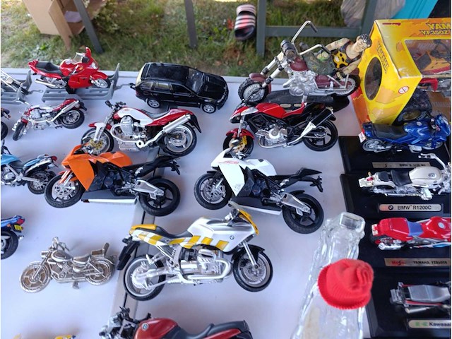 Verzameling miniatuur motoren – unieke schaalmodellen - afbeelding 5 van  9