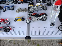 Verzameling miniatuur motoren – unieke schaalmodellen - afbeelding 6 van  9