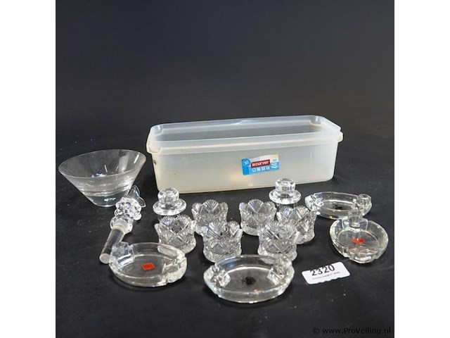 Verzameling (o.a. antiek) kristal en glas - afbeelding 1 van  5