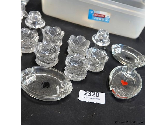 Verzameling (o.a. antiek) kristal en glas - afbeelding 3 van  5