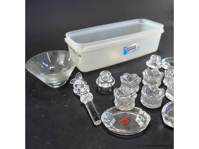 Verzameling (o.a. antiek) kristal en glas - afbeelding 4 van  5