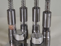 Verzameling peper en zout vaatjes - afbeelding 2 van  5