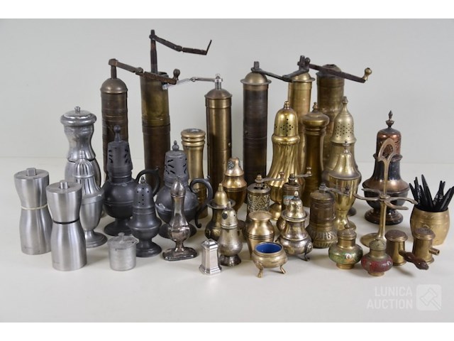 Verzameling peper en zout vaatjes - afbeelding 1 van  5