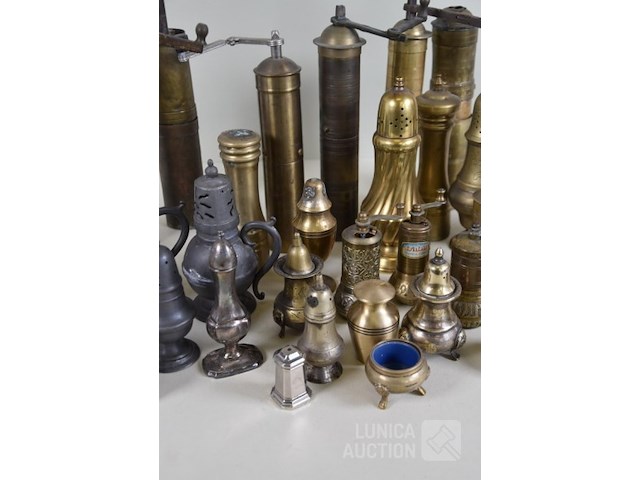 Verzameling peper en zout vaatjes - afbeelding 3 van  5