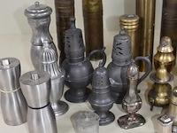 Verzameling peper en zout vaatjes - afbeelding 4 van  5