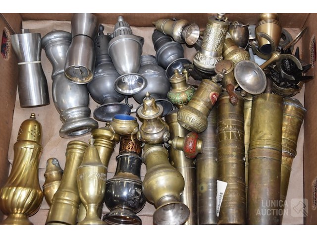 Verzameling peper en zout vaatjes - afbeelding 5 van  5