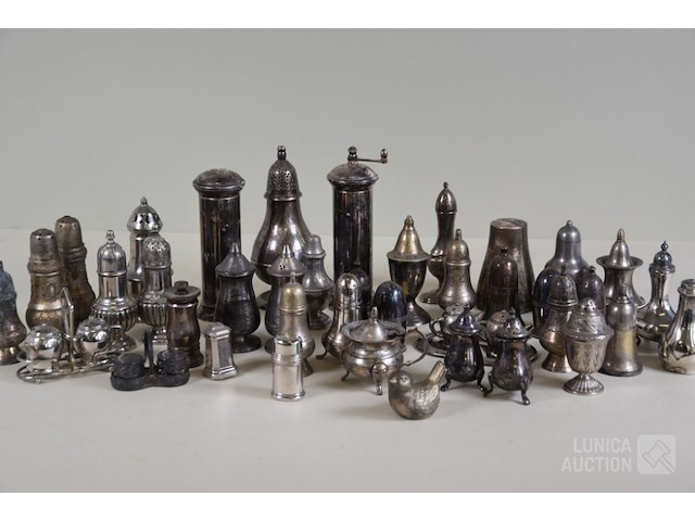 Verzameling peper en zout vaatjes - afbeelding 1 van  3