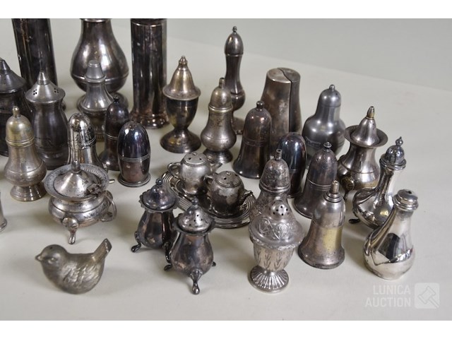 Verzameling peper en zout vaatjes - afbeelding 2 van  3