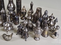 Verzameling peper en zout vaatjes - afbeelding 2 van  3