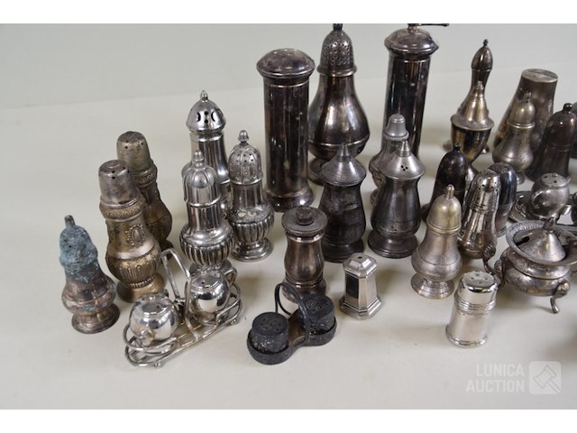 Verzameling peper en zout vaatjes - afbeelding 3 van  3