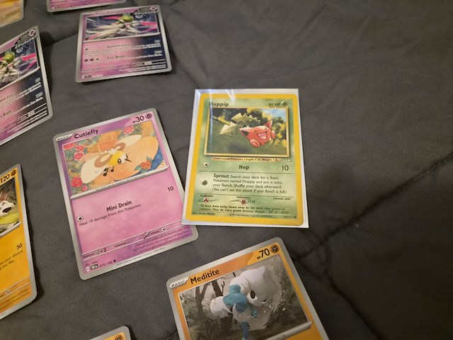 Verzameling pokémon kaarten en accessoires - afbeelding 11 van  21