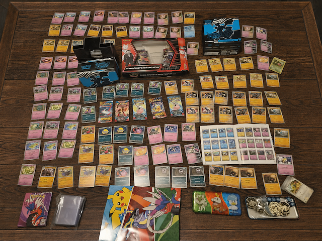 Verzameling pokémon kaarten en accessoires - afbeelding 1 van  21