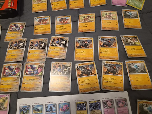 Verzameling pokémon kaarten en accessoires - afbeelding 13 van  21